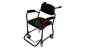Chaise garde-robe à roues avec repose-pieds